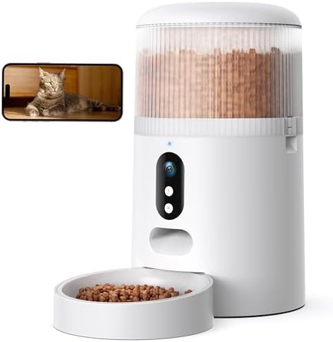 Smart camera feeder with motion alerts