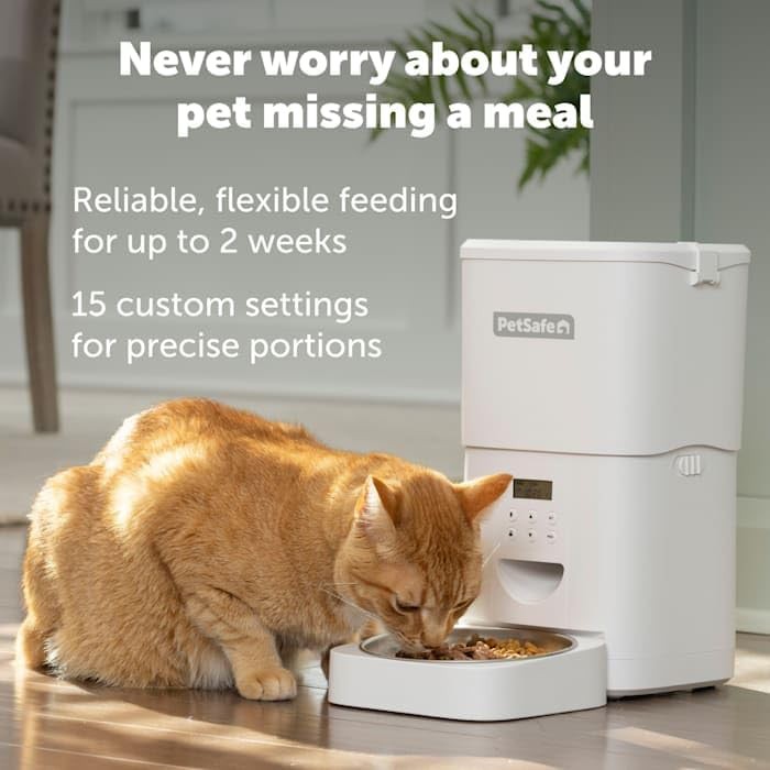White timed feeder for small pets — photo 3
